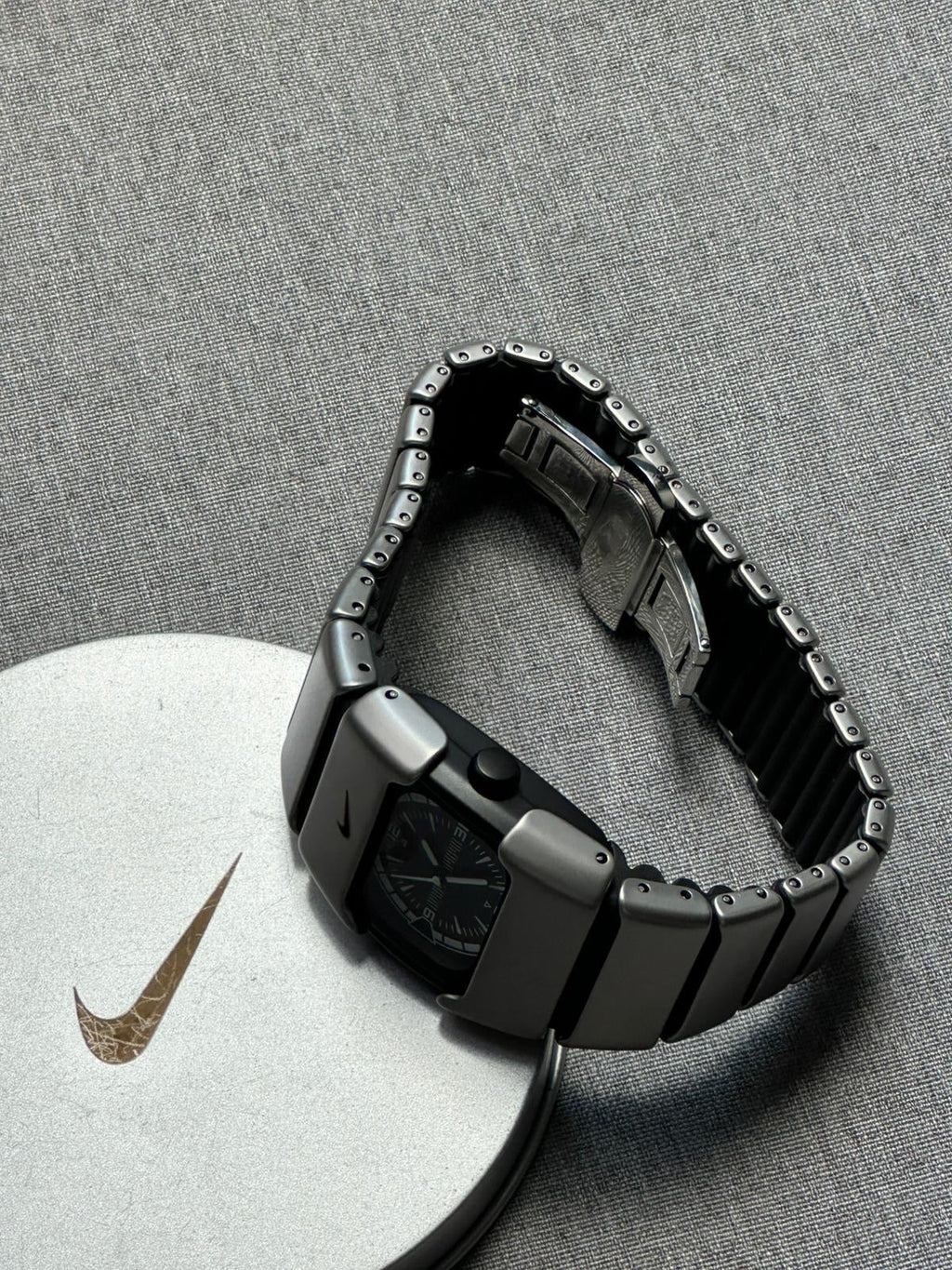 Nike D-Line Satin Silver Analogue Watch with White Dial | Rare Collectible | Unisex Retro Sports Timepiece